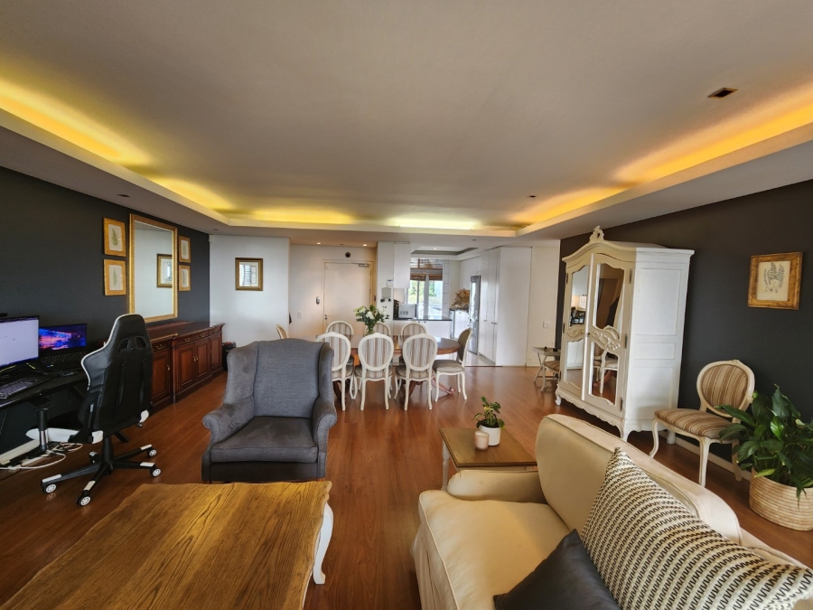 To Let 3 Bedroom Property for Rent in Green Point Western Cape